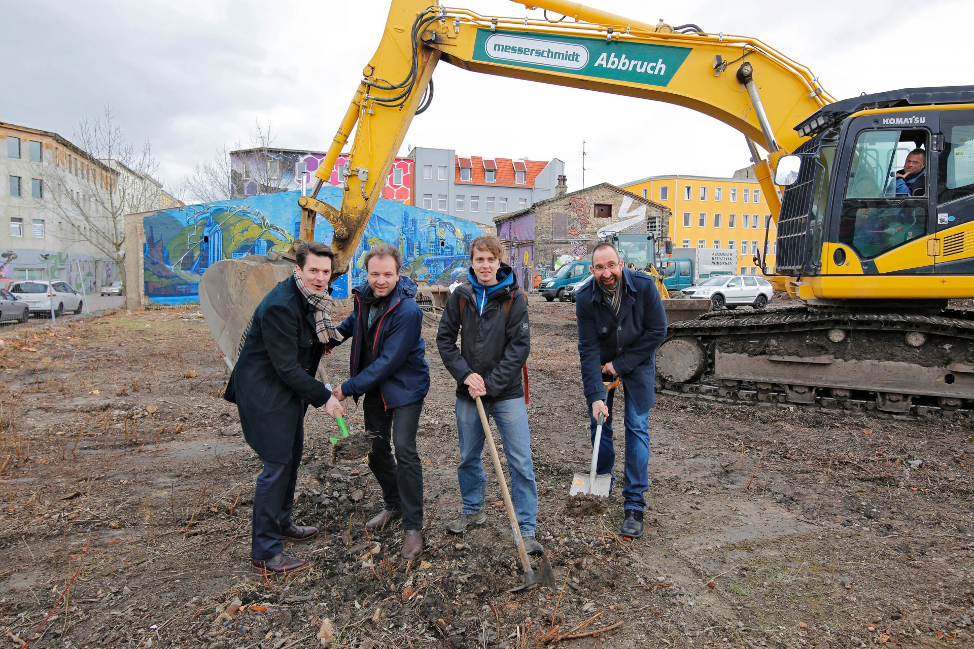 Offizieller Spatenstich auf der Brache